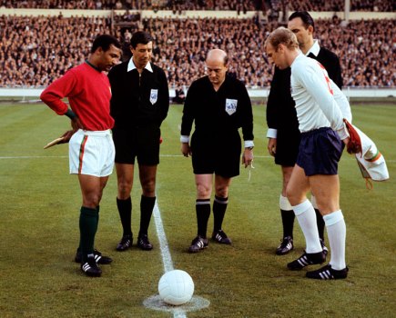 Mario Coluna and Bobby Moore