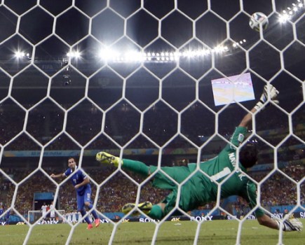 Costa Rica win penalty shootout