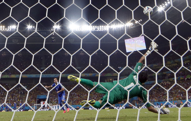 Costa Rica win penalty shootout