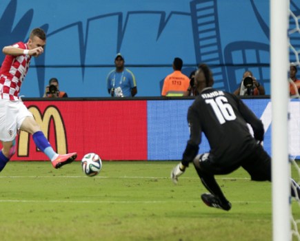 Ivan Perisic scores