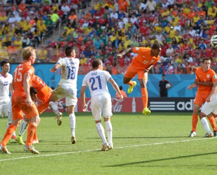 Leroy Fer scores for Holland