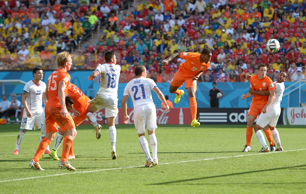 Leroy Fer scores for Holland