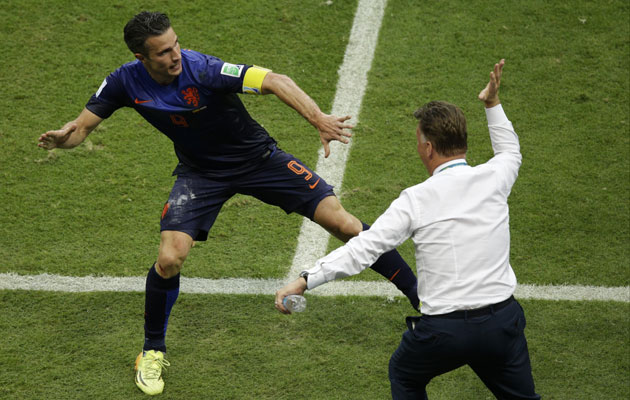 Luis Van Gaal congratulates Robin Van Persie