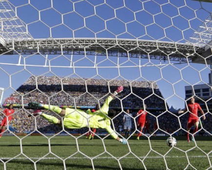 Angel Di Maria scores vs Switzerland