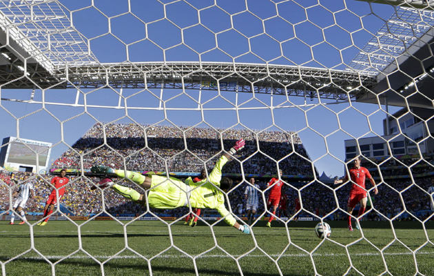 Angel Di Maria scores vs Switzerland