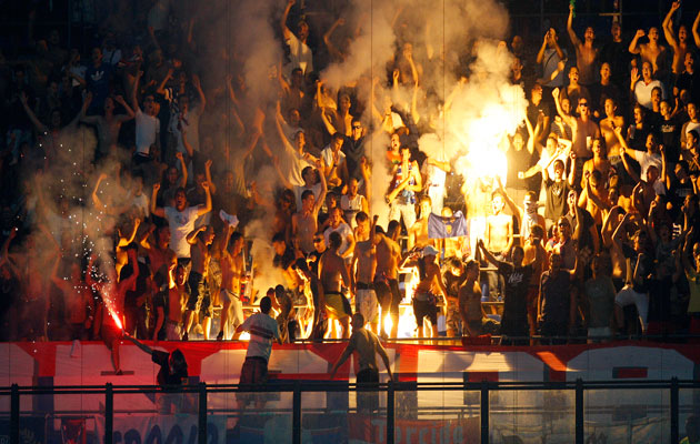 Hajduk Split training watched by 3,000 rowdy fans with flares and