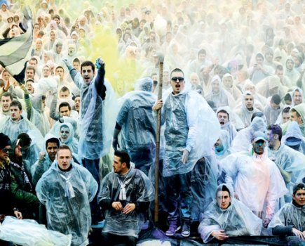 Bordeaux fans in the rain.