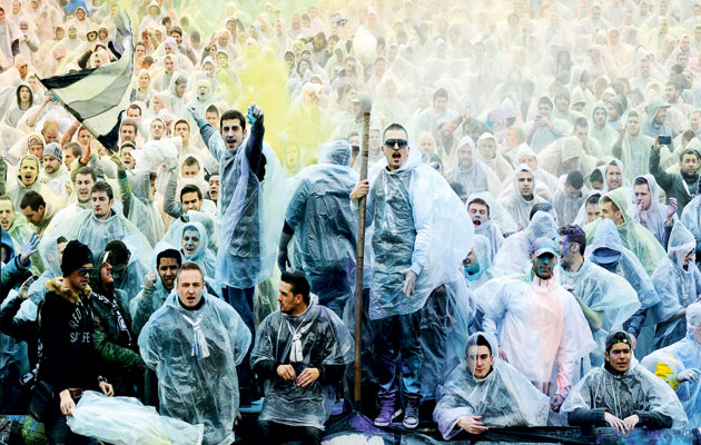 Bordeaux fans in the rain.