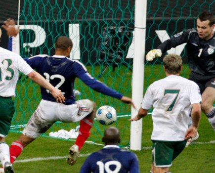 Thierry Henry handball