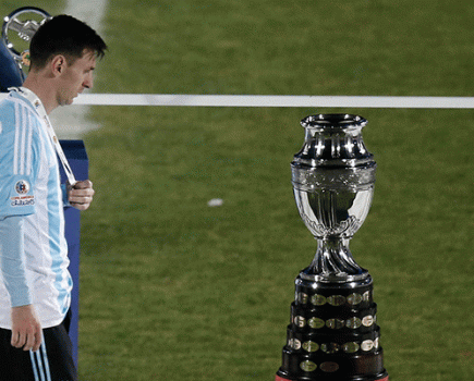 Lionel Messi copa trophy