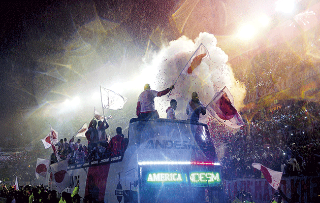 River Plate fans welcome team