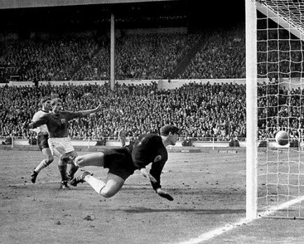 Geoff Hurst controversial goal 1966