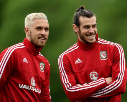 Aaron Ramsey and Gareth Bale train for Wales