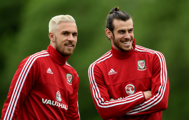 Aaron Ramsey and Gareth Bale train for Wales