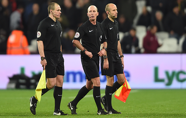 Mike Dean referees