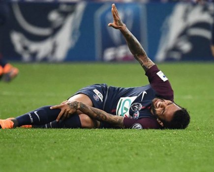 Dani Alves Injury Opens the Door for Another Right-back