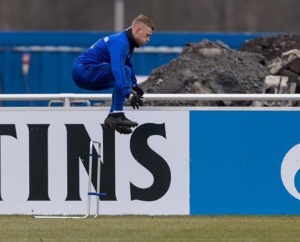 Max Meyer Out In The Cold at Schalke