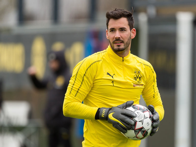 Roman Bürki Key To Dortmund's Title Push | Nick Bidwell - World Soccer